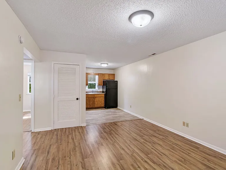 105 Bearwood Dr — Photo 3
