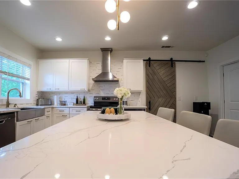 811 King Rd — Photo 9
