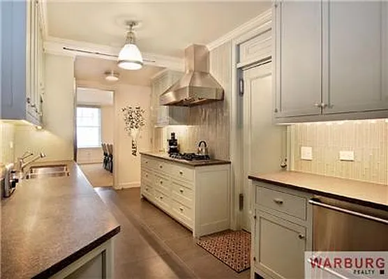 Sold by Warburg | media 1