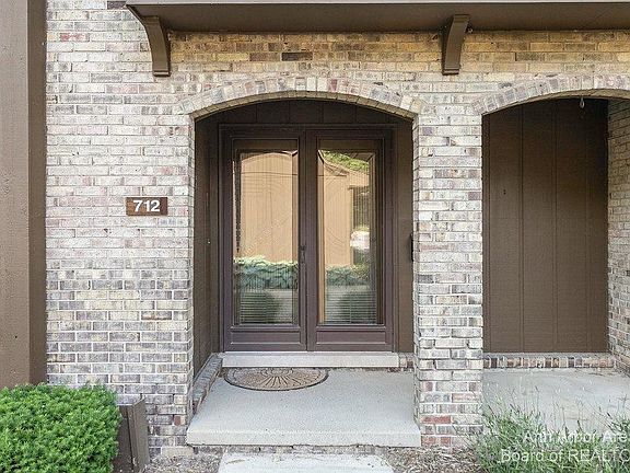2nd image of 712 Greenhills Dr