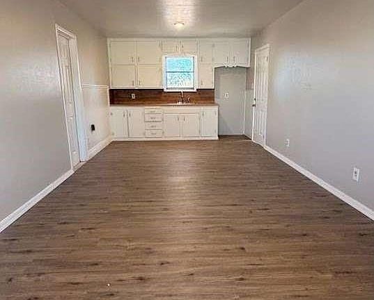 2nd image of 2414 Baylor St
