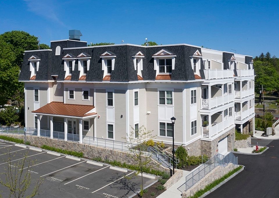 1st image of 441 Essex St Unit 101