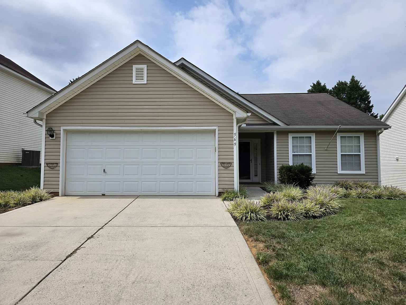 3 bed, 1200 sqft, $1,800 — Photo 1