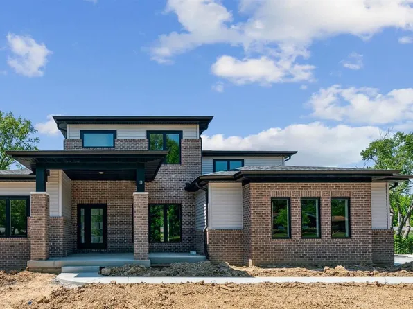 10 Forsythia Ln, Saint Louis, MO 63132