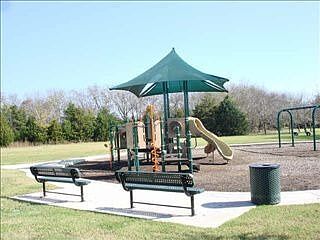 4th image of 275 Vernon Dr