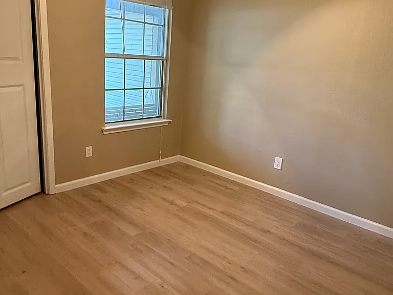 2704 Crownspoint Dr — Photo 16