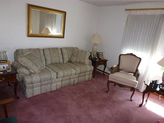 5th image of 829 Taylor Dr