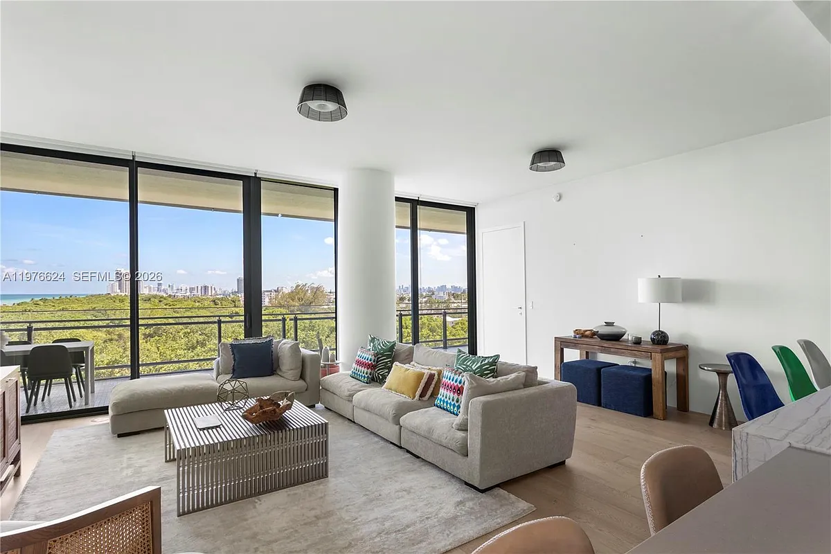 Building Photo - 8701 Collins Ave #604