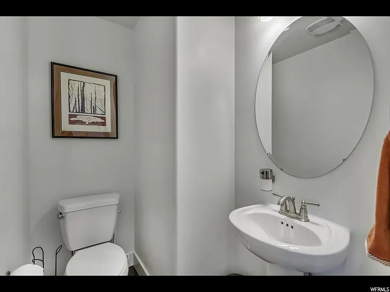 569 W Lewski Ln — Photo 2