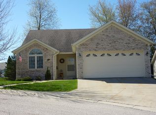 560 Stone Ridge Ct, Almont, MI 48003