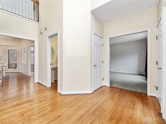 4th image of 609 Valley Woods Ct