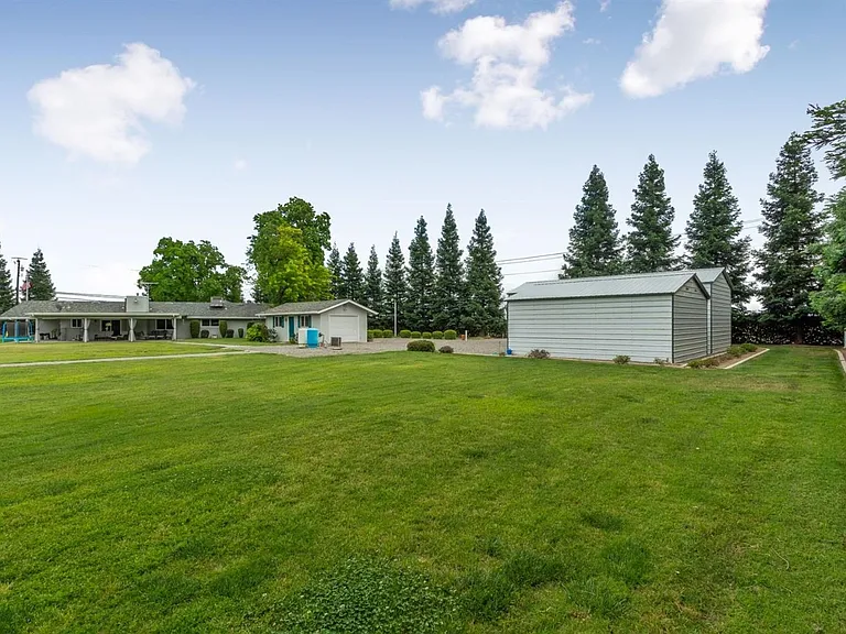 10521 N Minnewawa Ave — Photo 28