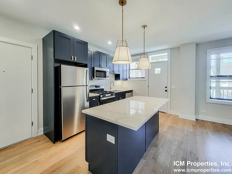 4421 N Seeley Ave #2 — Photo 4