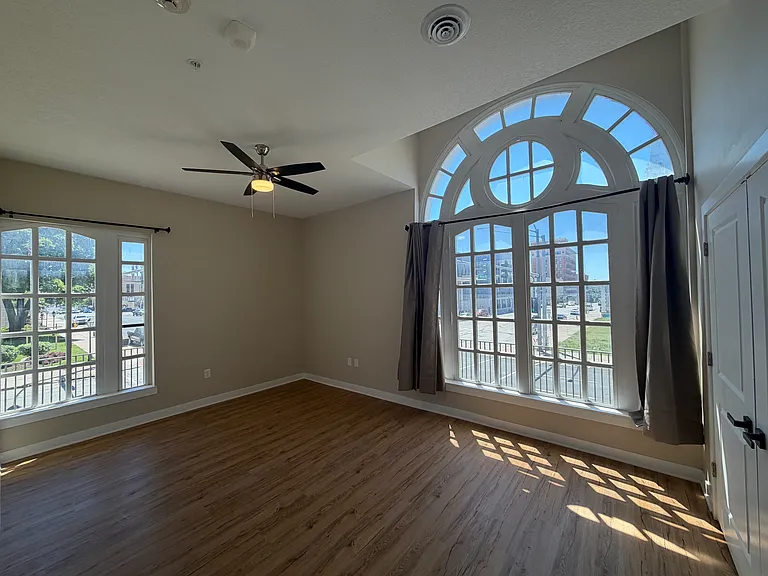 400 N Main St #201 — Photo 6