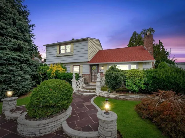 12 Prose Street, Hicksville, NY 11801