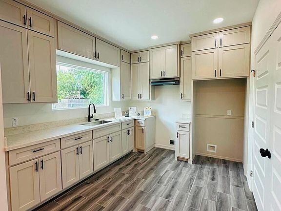 4th image of 16753 Borchardt Ave