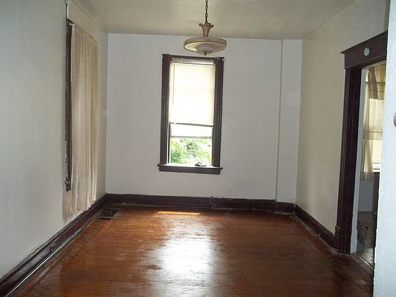 3rd image of 3610 Paris Ave