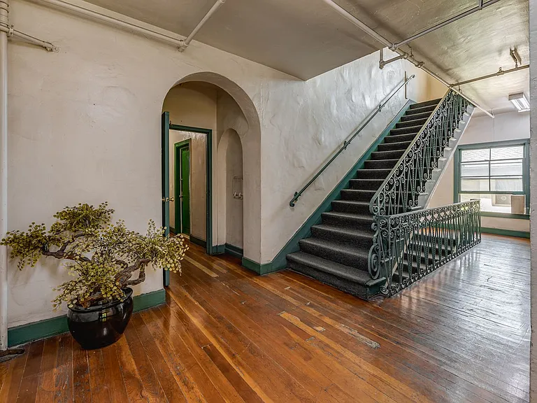 1623 N Mariposa — Photo 39