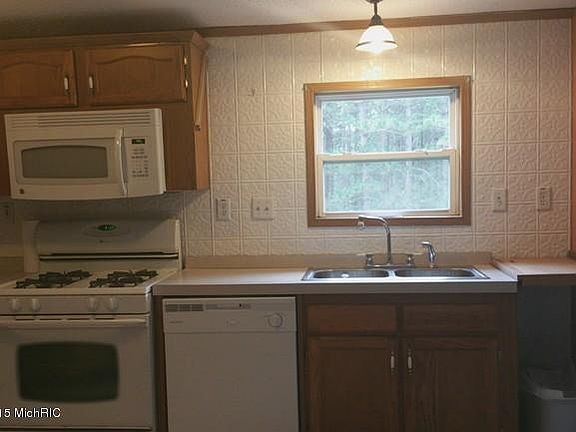 3rd image of 2614 S Oak Ave