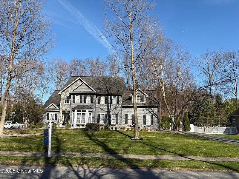 2nd image of 6 Arrowhead Road