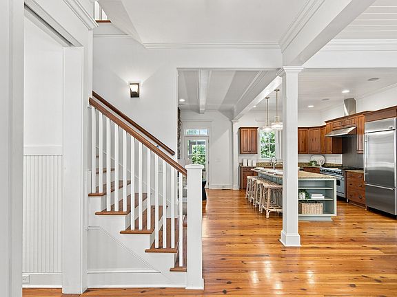 5th image of 55 Montrose Rd