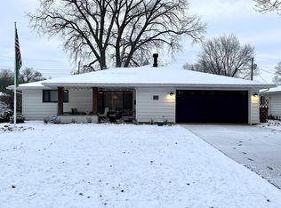 843 W North Shore Dr, South Bend, IN 46617