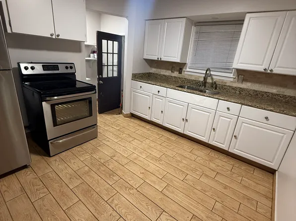 4460 Detroit St, Dearborn Heights, MI 48125