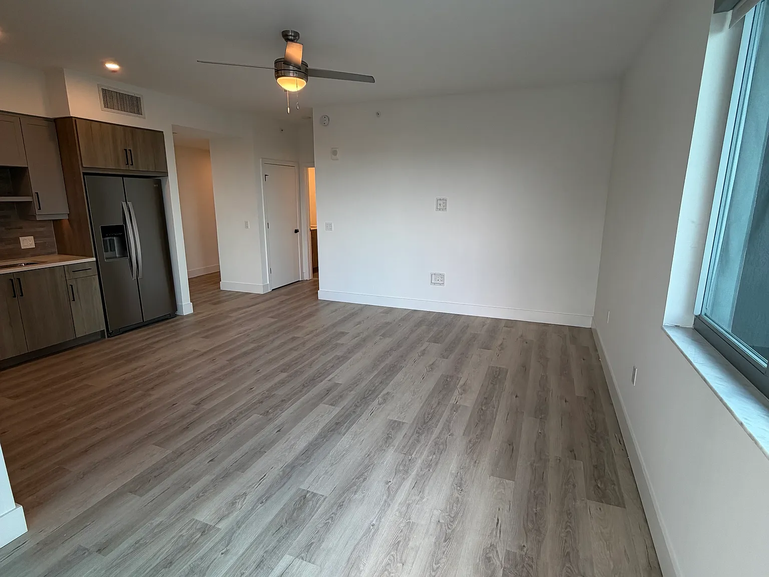 2 bed, 1090 sqft, $3,190 — Photo 4