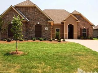 713 Saint Martin's Ln, Bossier City, LA 71111