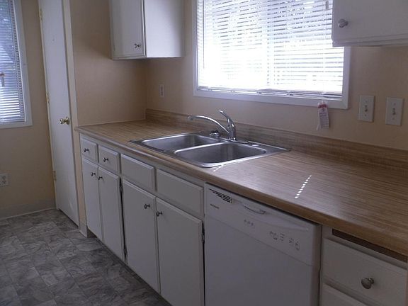 5th image of 100 NE 148th Ave