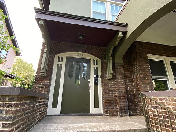 3rd image of 1219 Thomas St SE