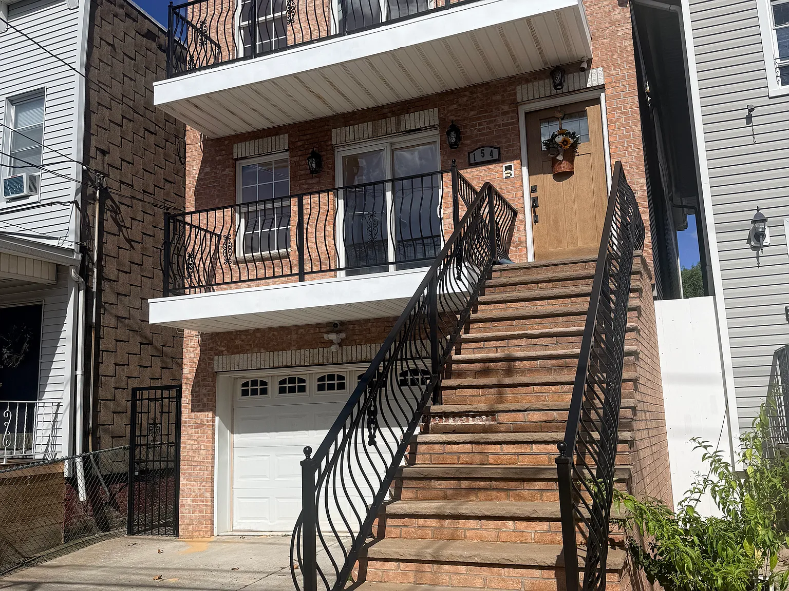 3 bed, 750 sqft, $3,050 — Photo 1