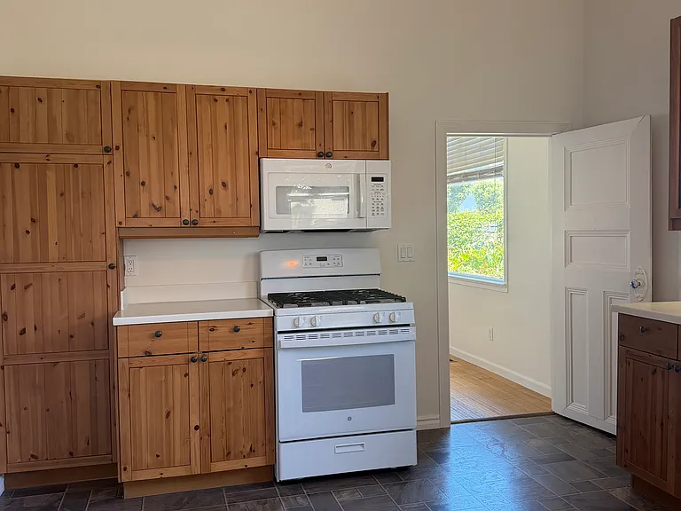 926 Main St — Photo 11