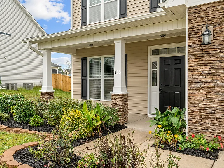 133 Lockwood Dr — Photo 44