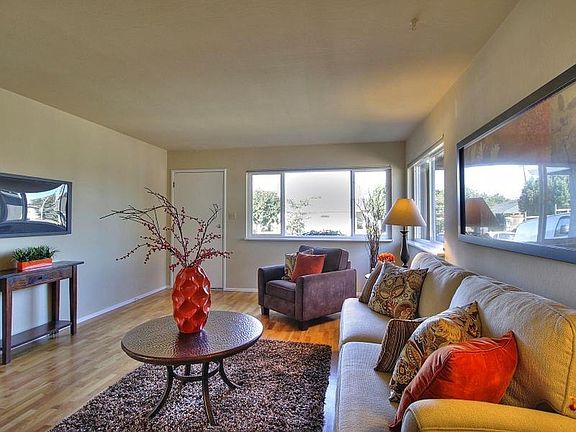 4th image of 3120 McKinley Dr