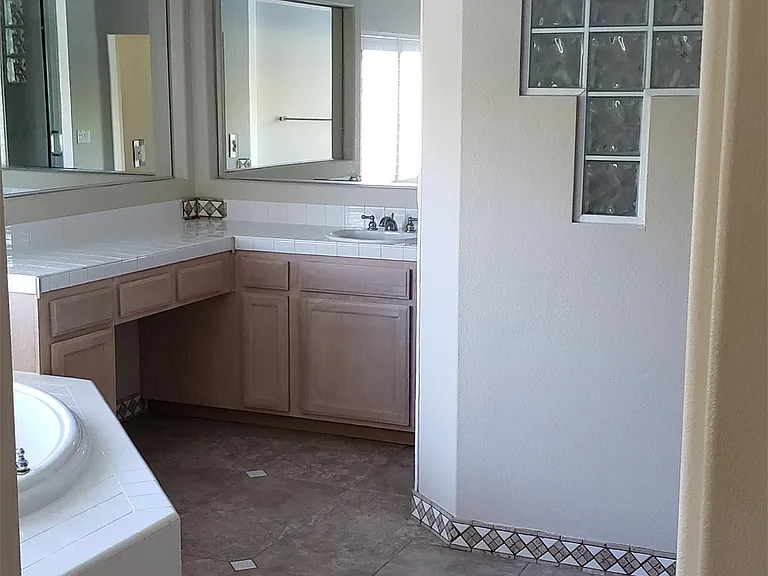 3337 Crossland St — Photo 6