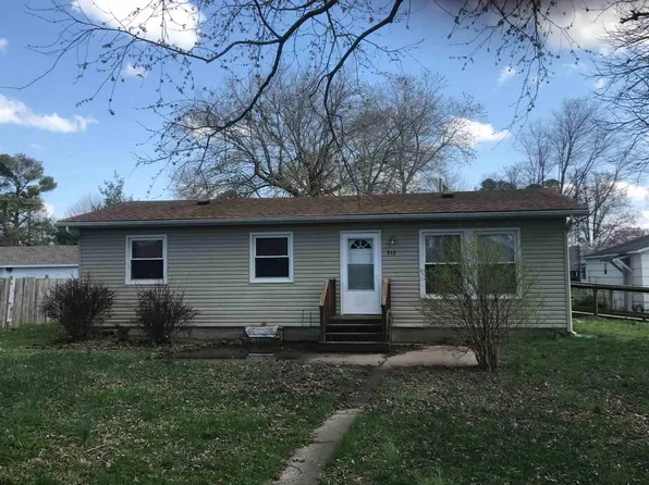 212 N 7th St, Elkville, IL 62932