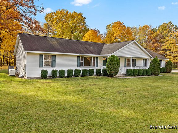 2nd image of 10866 Heights Circle Dr