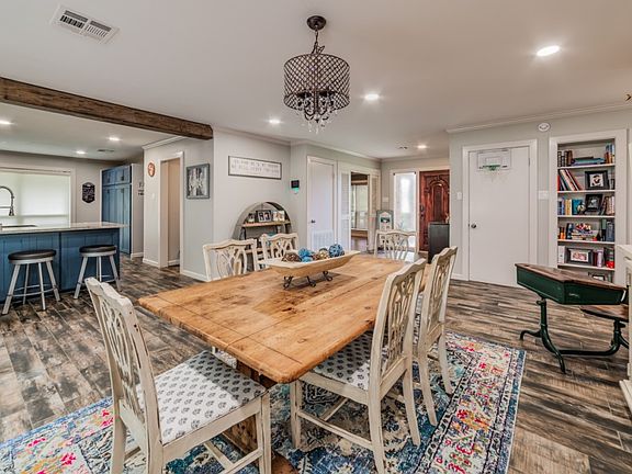 3rd image of 1012 Forsythe Ave