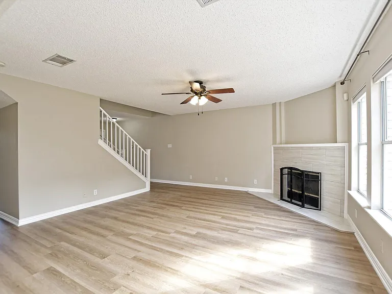 1307 Chalk Ln — Photo 9