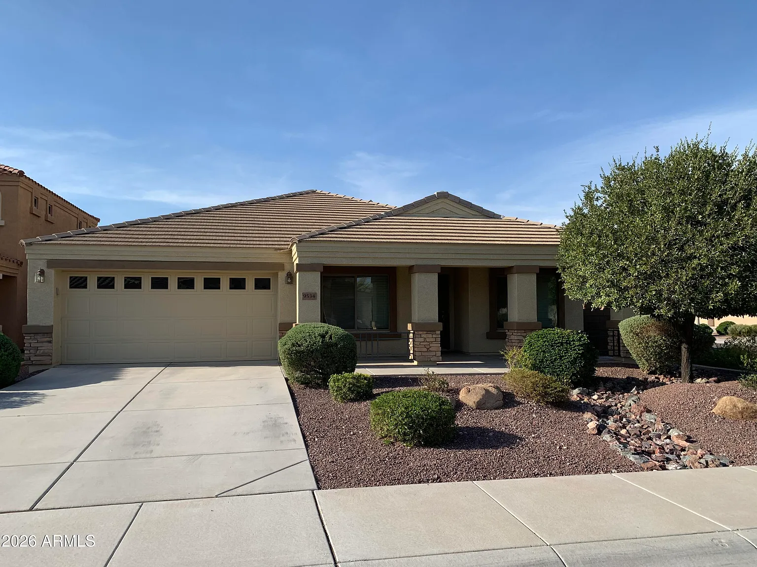 4 bed, 2.0 bath, 2261 sqft, $2,850 — Photo 2
