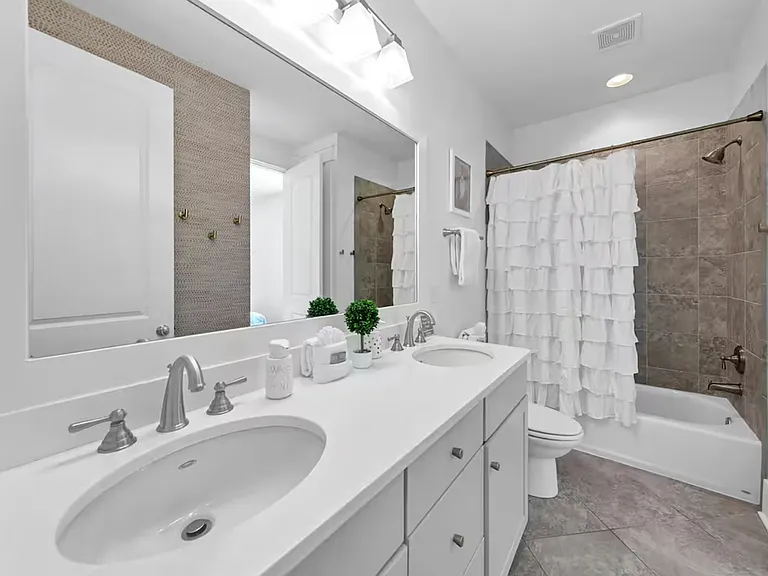 Upstairs shared bathroom
