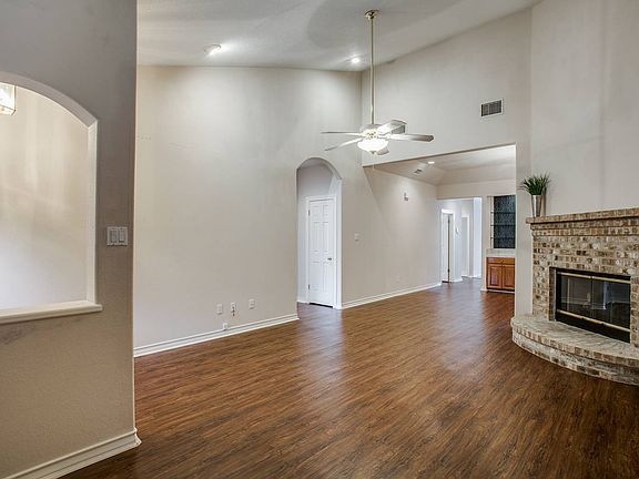 5th image of 47 Oakwell Farms Pkwy