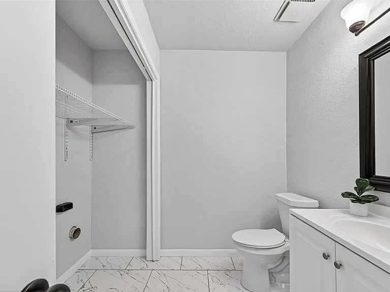 8046 Ellinger Ln — Photo 19