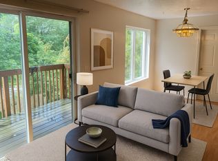 1918 SW Carolina St APT 2, Portland, OR 97239