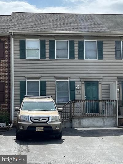 2nd image of 72 Cranfield Ct