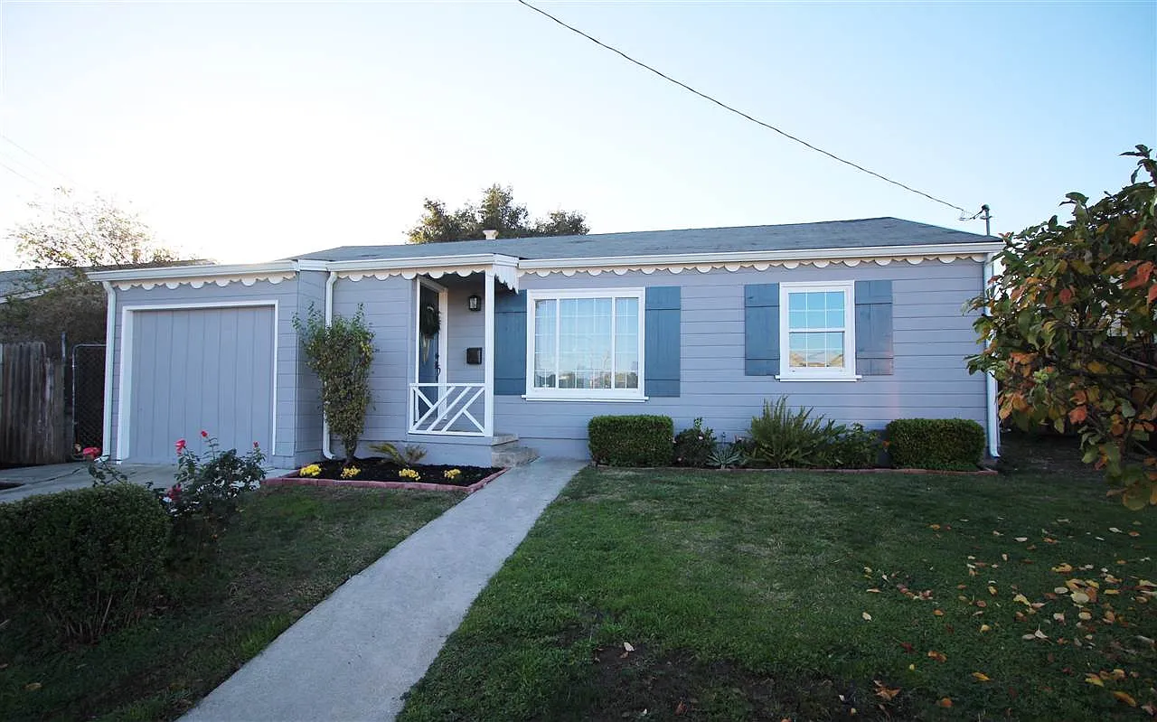 21175 Elm St photo 1