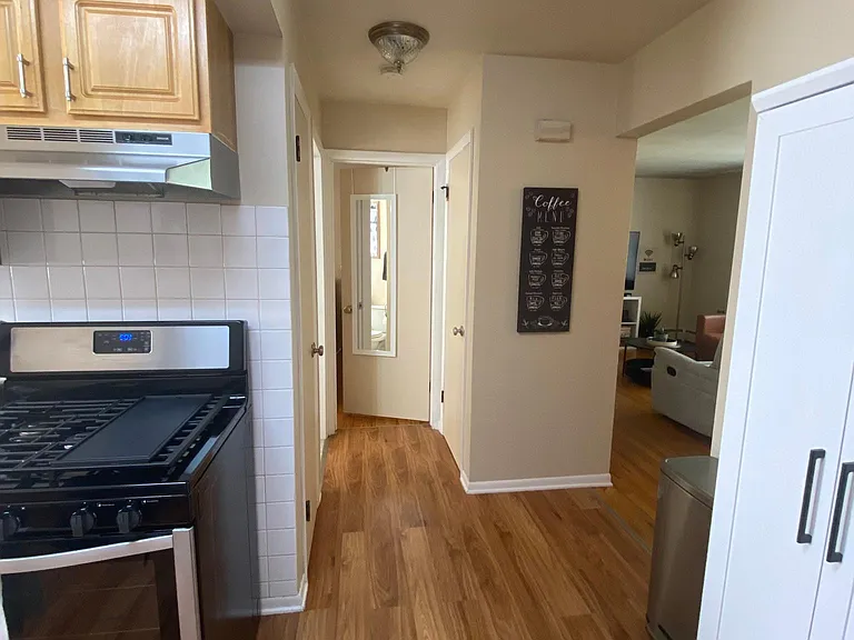 1012 E Division St #F — Photo 2