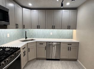 91 Versailles Ct, Hamilton, NJ 08619