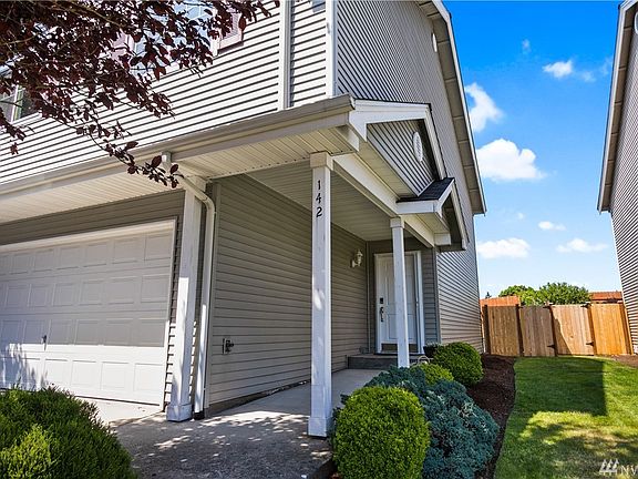 4th image of 142 NE Tucannon Ct